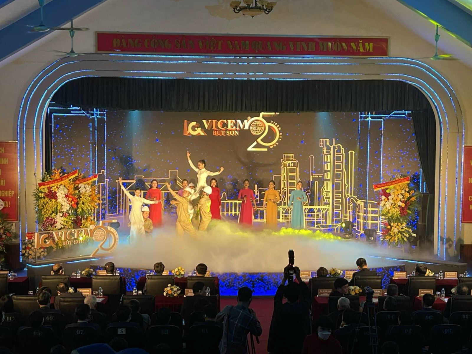 15.25 năm
