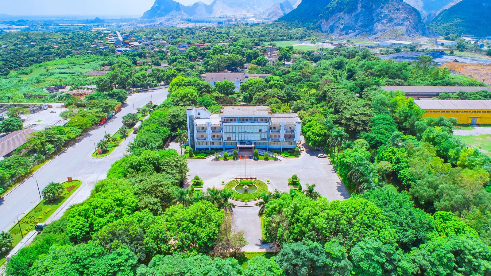 Khuôn viên xanh