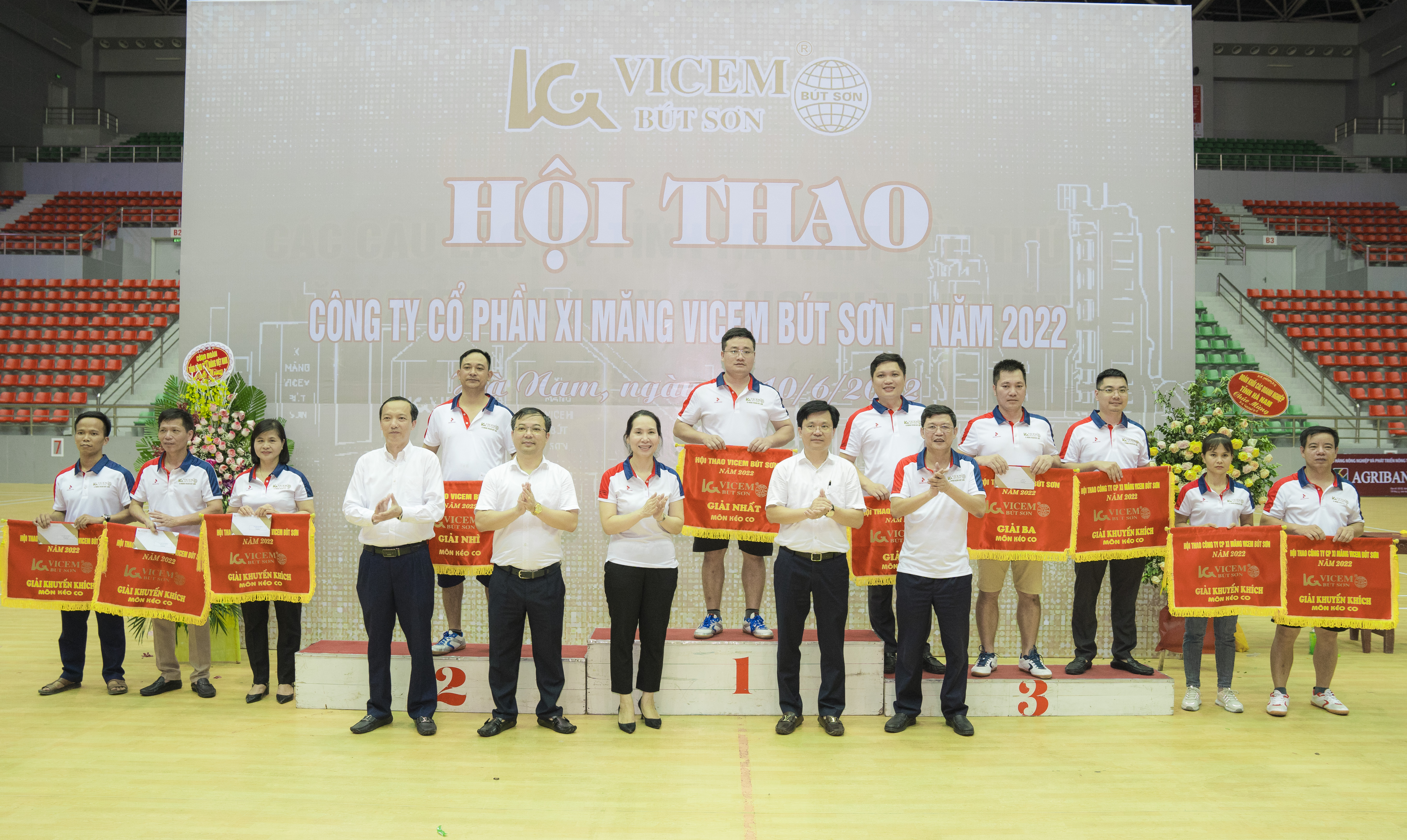 120 nam nganh xi mang nguoi vicem viet khuc trang ca