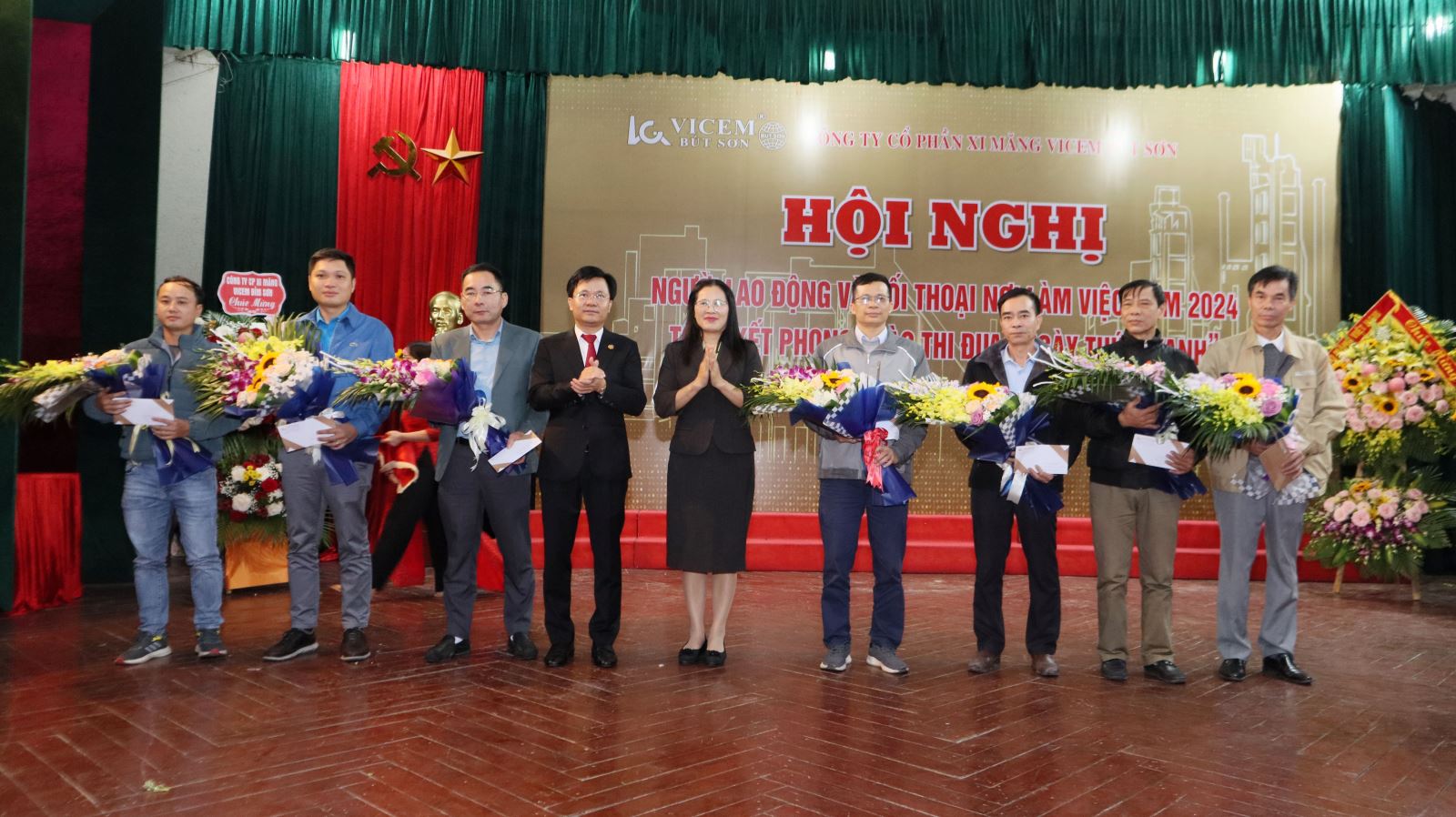 120 nam nganh xi mang nguoi vicem viet khuc trang ca
