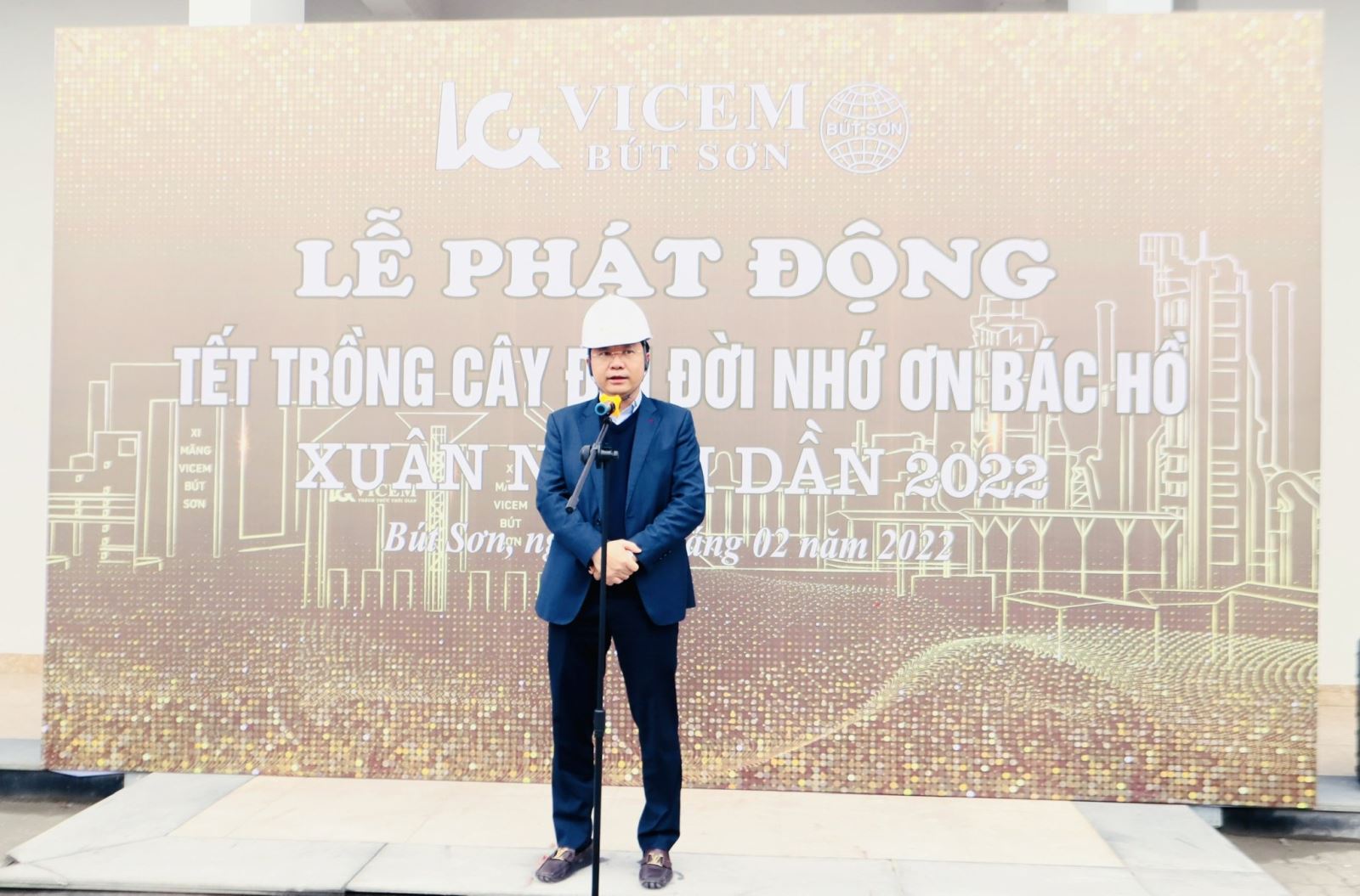 120 nam nganh xi mang nguoi vicem viet khuc trang ca