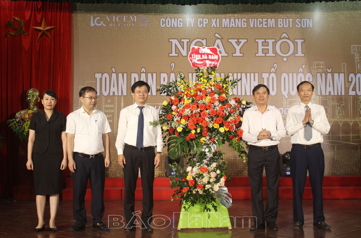 120 nam nganh xi mang nguoi vicem viet khuc trang ca