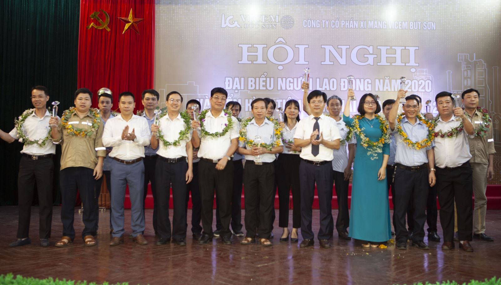120 nam nganh xi mang nguoi vicem viet khuc trang ca