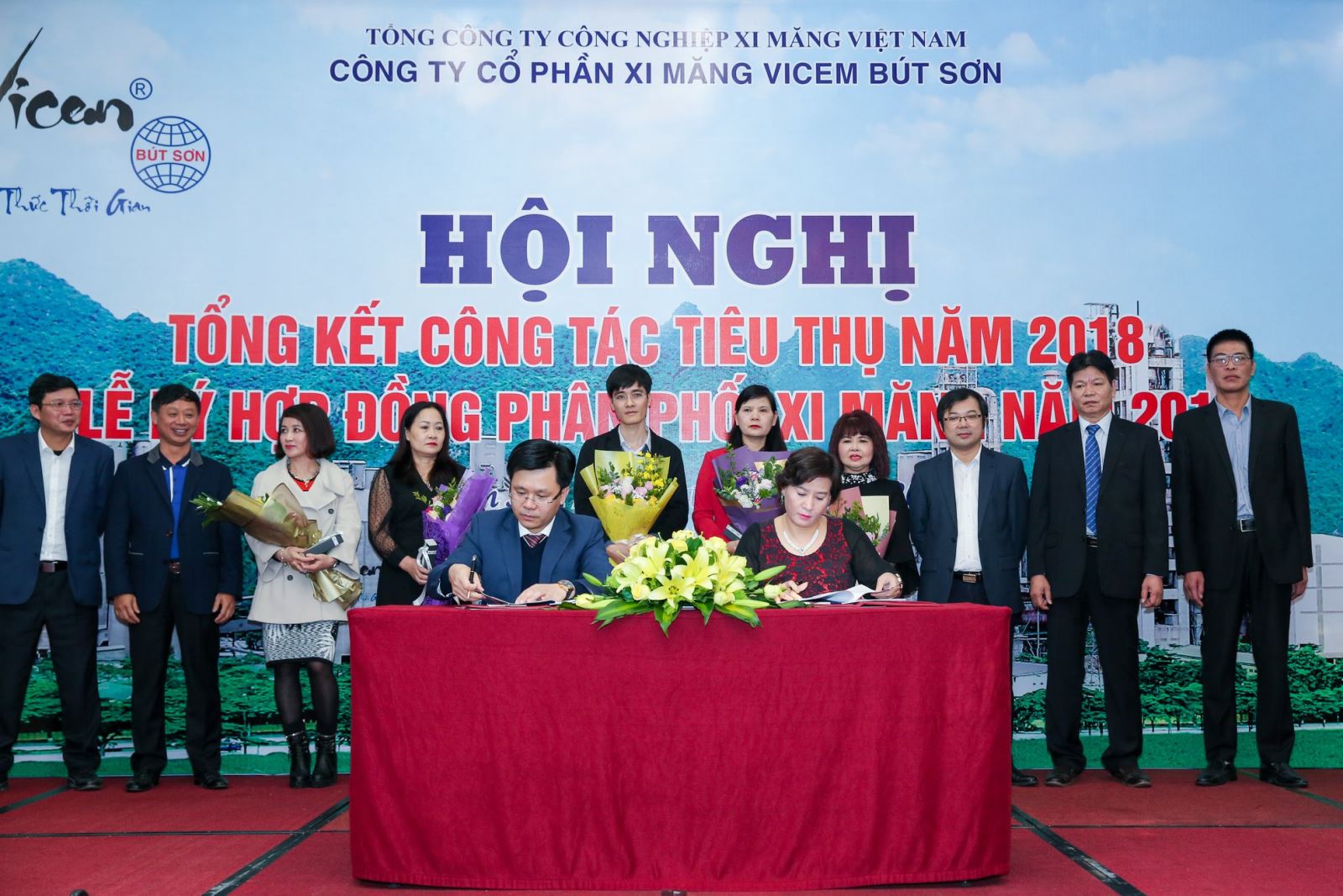120 nam nganh xi mang nguoi vicem viet khuc trang ca