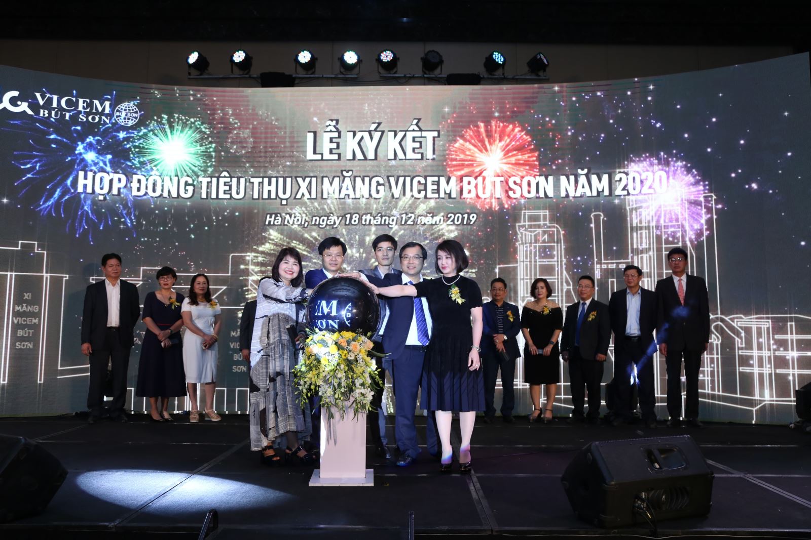 120 nam nganh xi mang nguoi vicem viet khuc trang ca