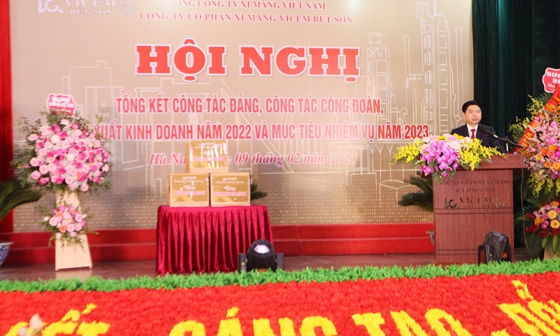 120 nam nganh xi mang nguoi vicem viet khuc trang ca