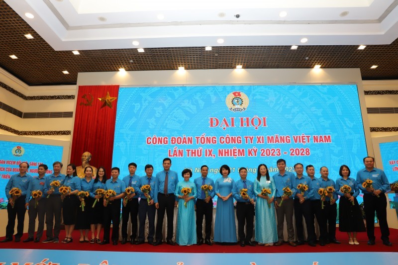 120 nam nganh xi mang nguoi vicem viet khuc trang ca